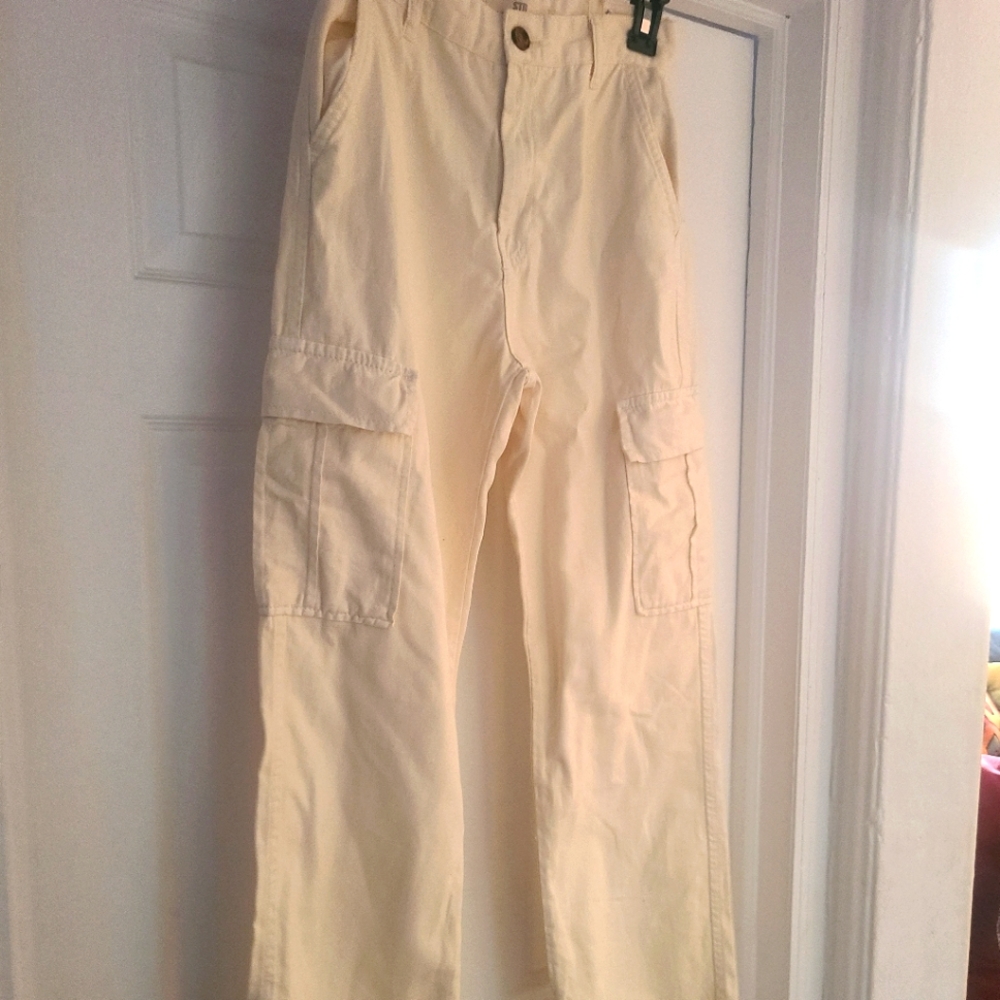 Stradivarius Cream Twill Cargo Pants